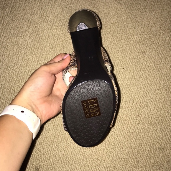 Michael Kors snakeskin heels - Picture 7 of 7